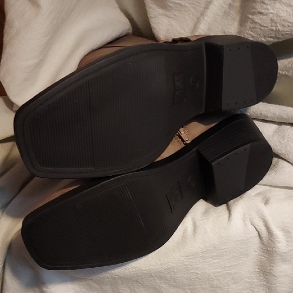 Time and Tru Tan Heeled Boots with Timeless Style - Picture 6 of 8